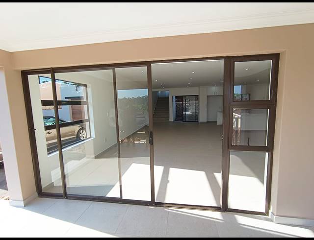 4 BEDROOM FREEHOLD TO LET IN BALLITO CENTRAL